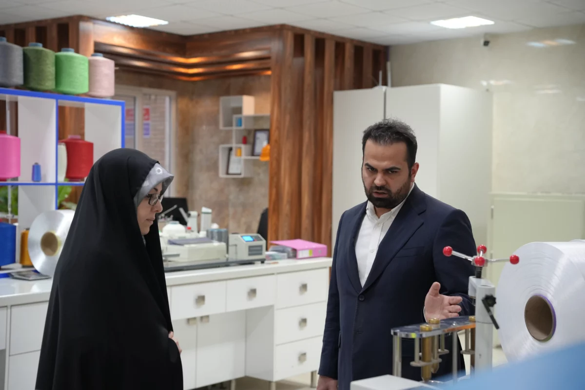 بازدید مشاور وزیر صمت در امور زنان و خانواده از شرکت دانش بنیان سیرنگ
